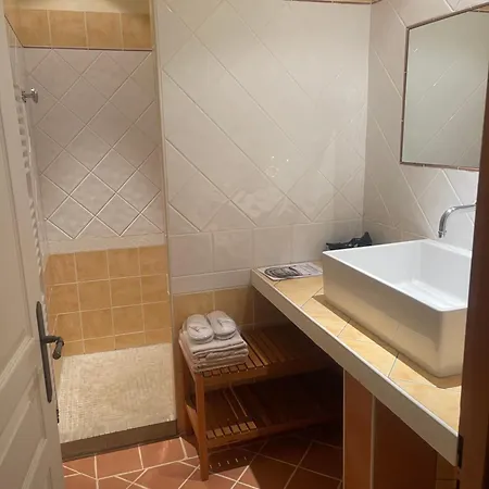 Le Chateau De Sorgues 3* Cornus