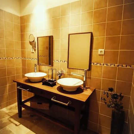 Le Chateau De Sorgues 3*