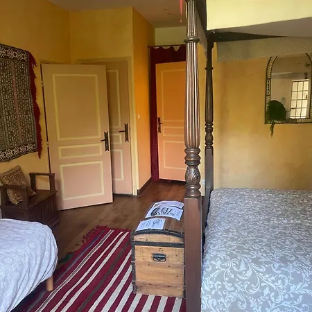 Le Chateau De Sorgues Bed & Breakfast 3*