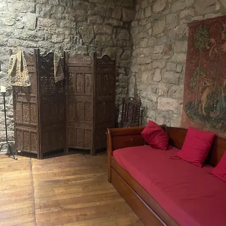 Le Chateau De Sorgues Bed & Breakfast