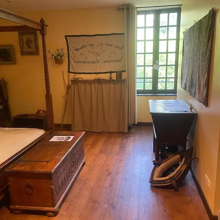 Le Chateau De Sorgues Bed & Breakfast