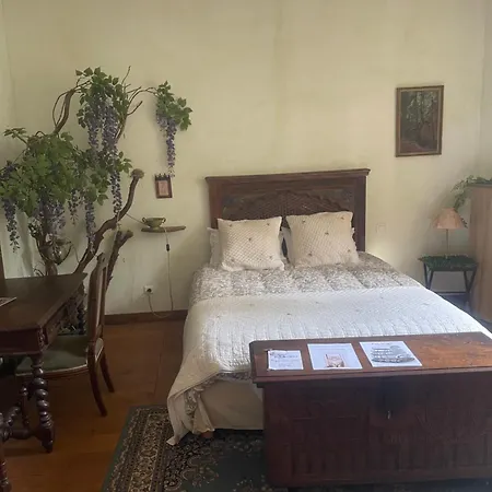 Bed & Breakfast Le Chateau De Sorgues 3*