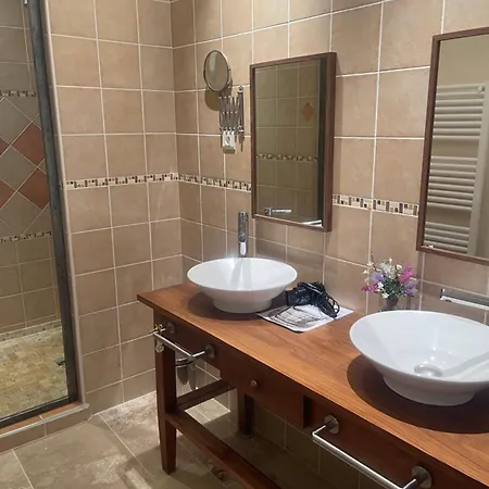 Le Chateau De Sorgues Bed & Breakfast Cornus