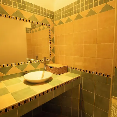 Le Chateau De Sorgues Panzió 3*