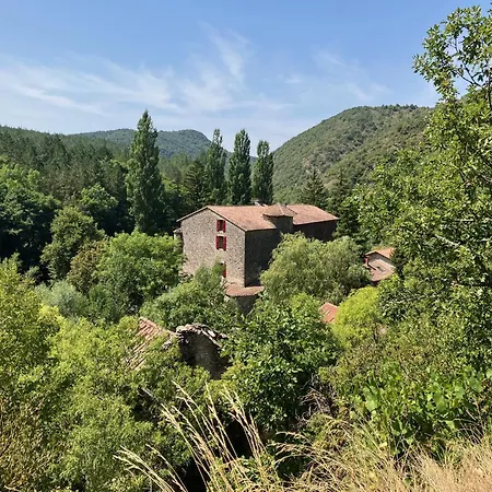 Le Chateau De Sorgues Bed & Breakfast 3*
