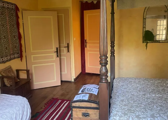 Le Chateau De Sorgues Bed & Breakfast 3*