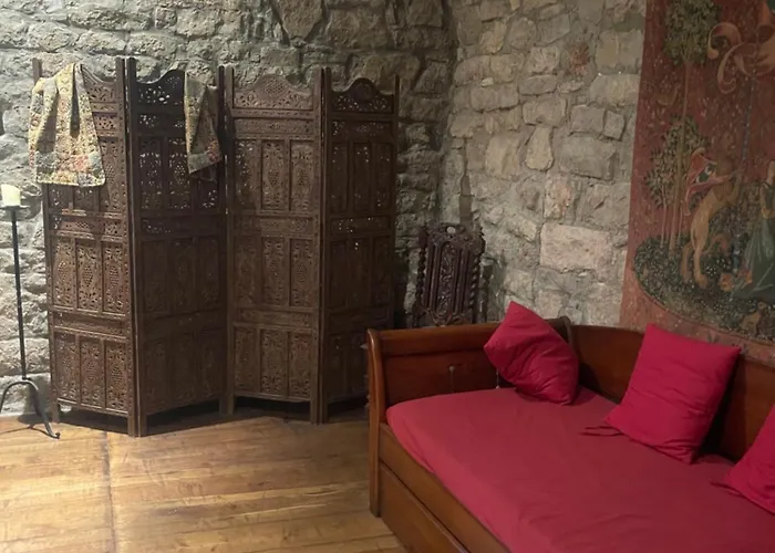 Le Chateau De Sorgues 住宿加早餐酒店