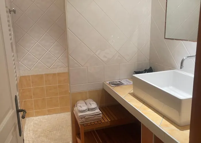 Le Chateau De Sorgues 3* Cornus