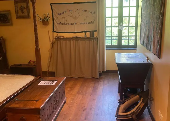 Le Chateau De Sorgues Bed & Breakfast