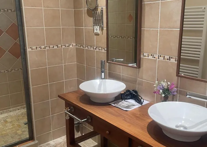 Le Chateau De Sorgues Bed & Breakfast Cornus