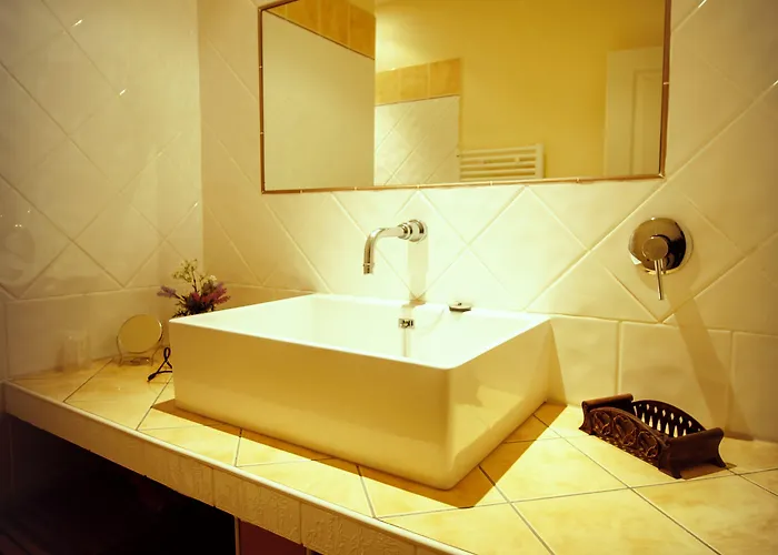 Le Chateau De Sorgues 3* Cornus